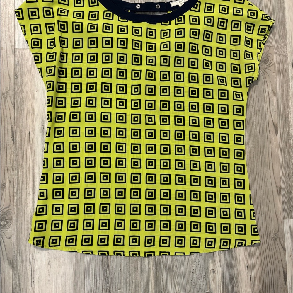 Geometric Patterned Women's Top - image 7